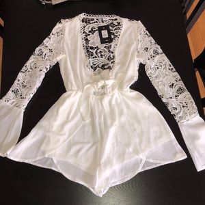 ✨ Mind off Mine Long Sleeve Lace Romper ✨